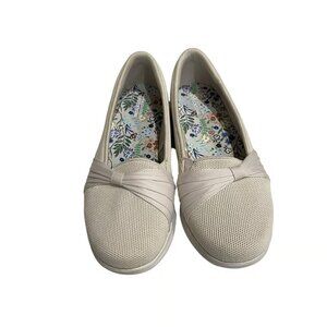 Skechers Sweet Thing Goga Mat Mesh Slip On Bow Flats SZ 9 Cream